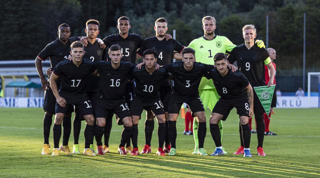 江南体育在线-推迟近半年的U21队首秀，穆科科用新纪录走出困境